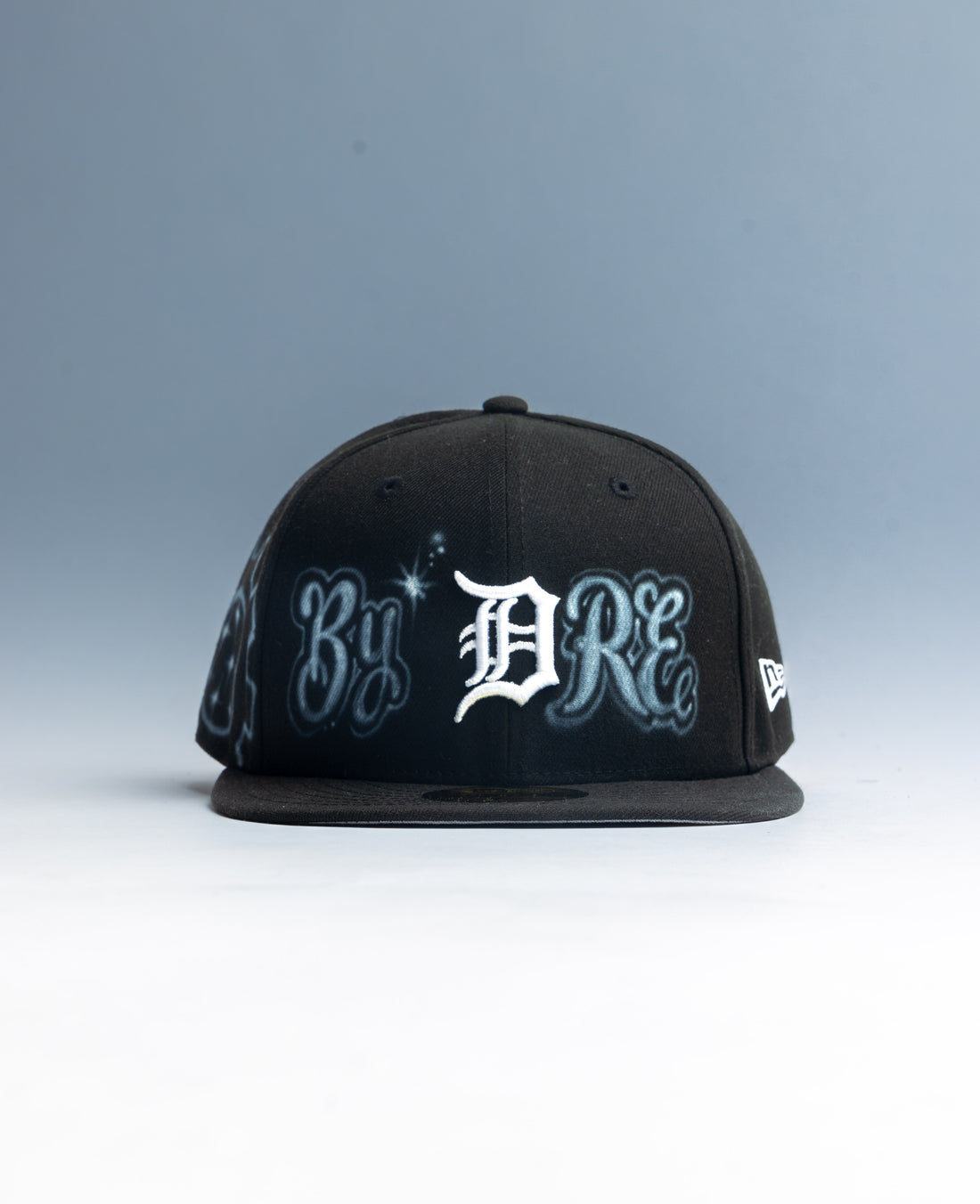 AIRBRUSHED NEW ERA FITTED [ DET ] ( BLK )