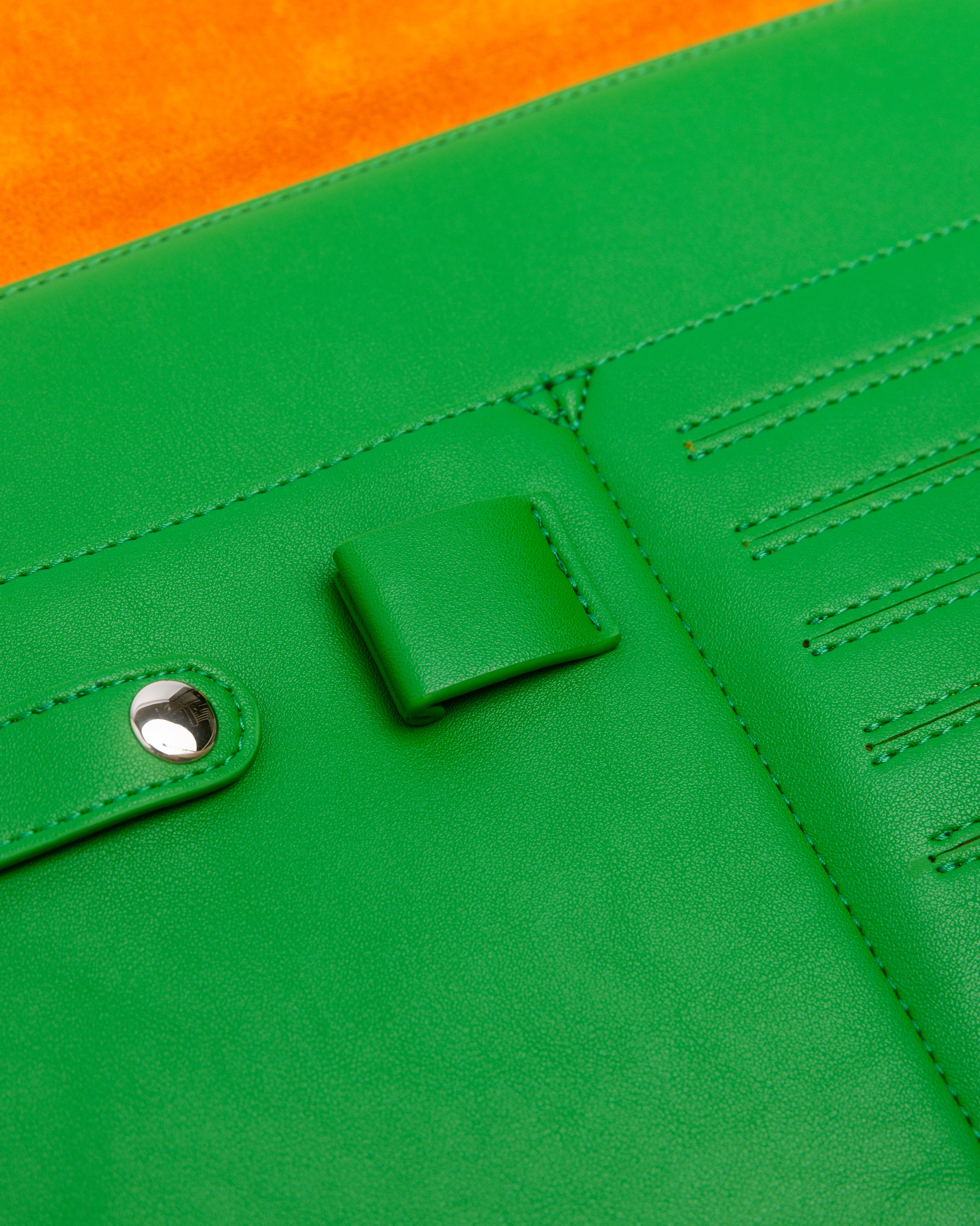 "Travel Gear" Laptop Case (BOTTEGA GREEN)